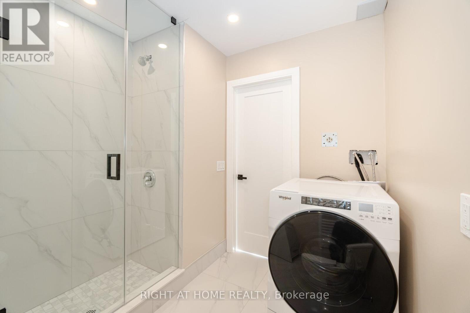 25 Templar Drive, Toronto, Ontario  M9R 3C6 - Photo 32 - W12488346
