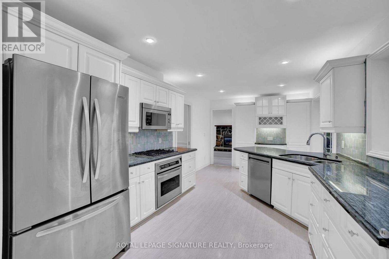 312 Dalewood Drive, Oakville, Ontario  L6J 4P5 - Photo 12 - W12488364