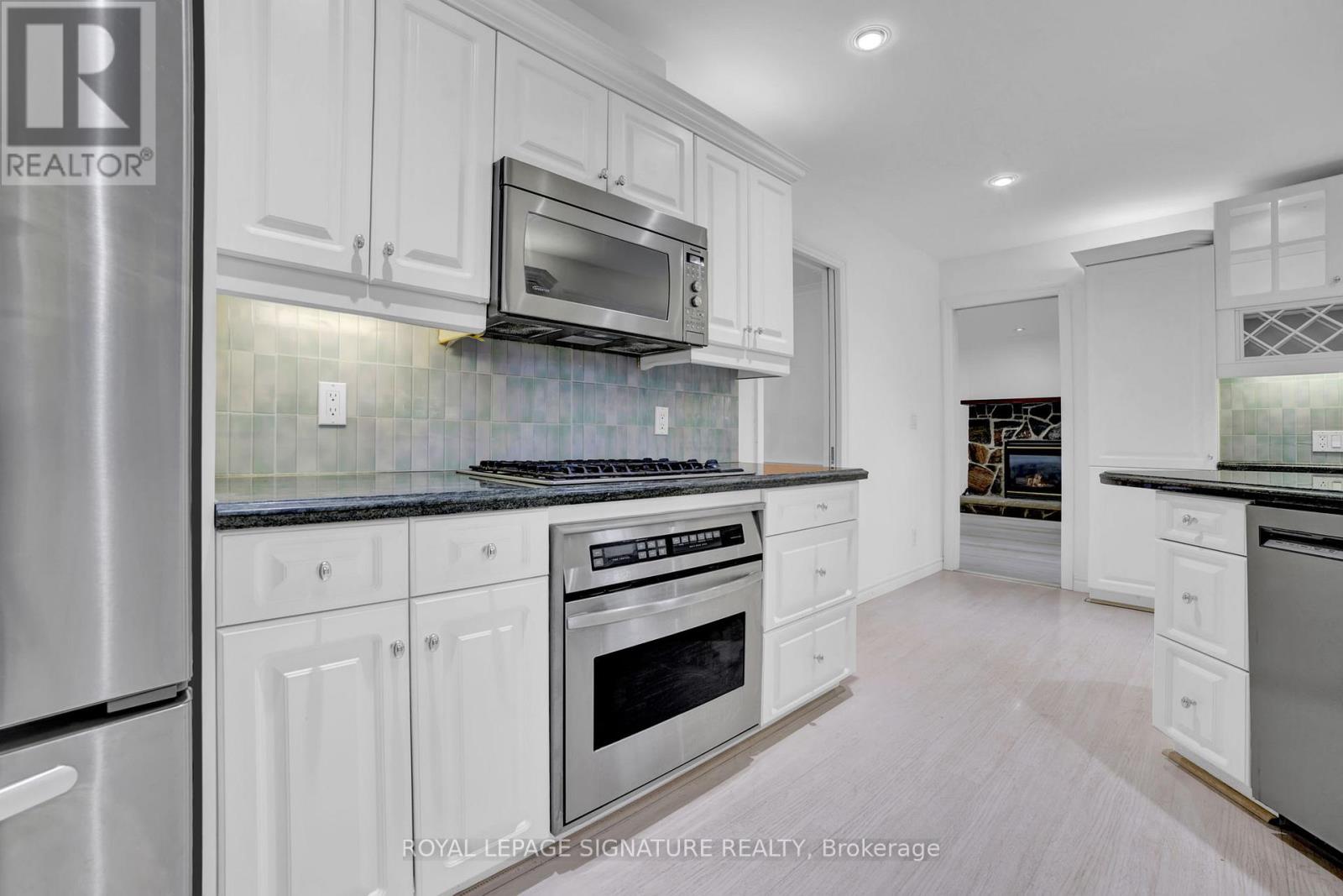 312 Dalewood Drive, Oakville, Ontario  L6J 4P5 - Photo 14 - W12488364