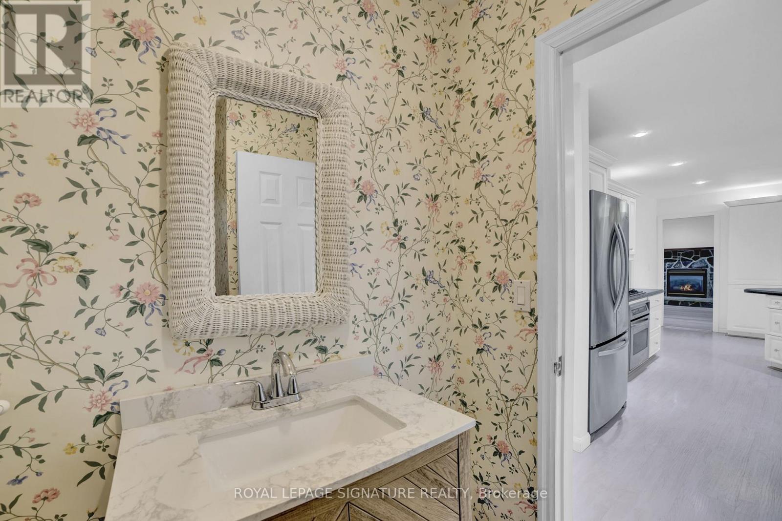 312 Dalewood Drive, Oakville, Ontario  L6J 4P5 - Photo 18 - W12488364