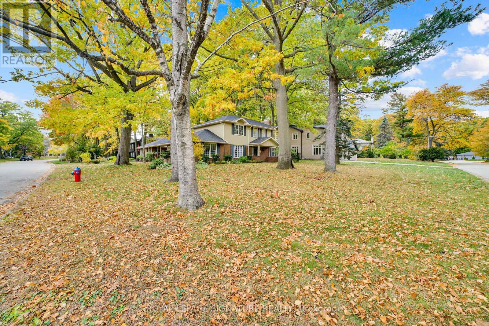 312 Dalewood Drive, Oakville, Ontario  L6J 4P5 - Photo 2 - W12488364