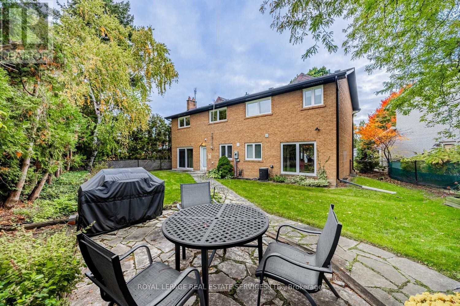 5 Harrowby Court, Toronto, Ontario  M9B 3H3 - Photo 2 - W12488370