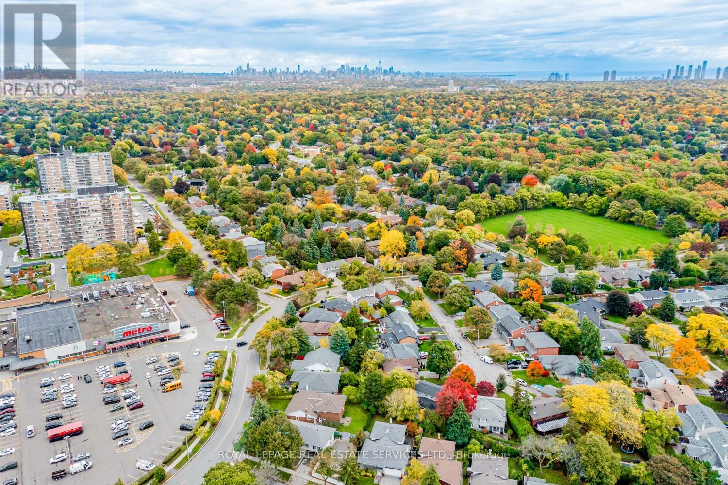 5 Harrowby Court, Toronto, Ontario  M9B 3H3 - Photo 6 - W12488370