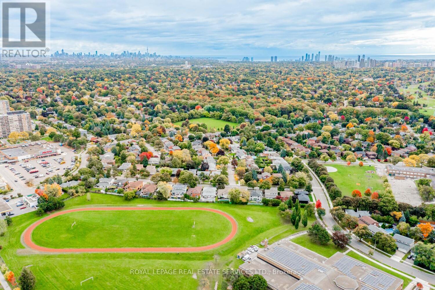 5 Harrowby Court, Toronto, Ontario  M9B 3H3 - Photo 7 - W12488370