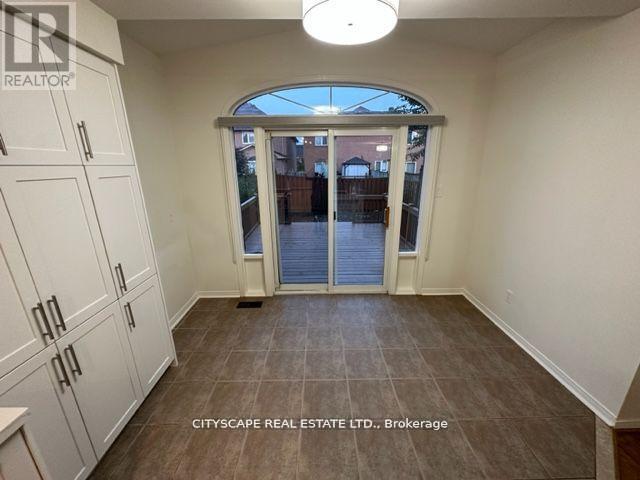 7565 Black Walnut Trail, Mississauga, Ontario  L5N 8A9 - Photo 10 - W12488390