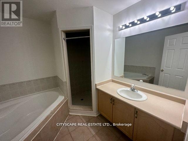 7565 Black Walnut Trail, Mississauga, Ontario  L5N 8A9 - Photo 32 - W12488390