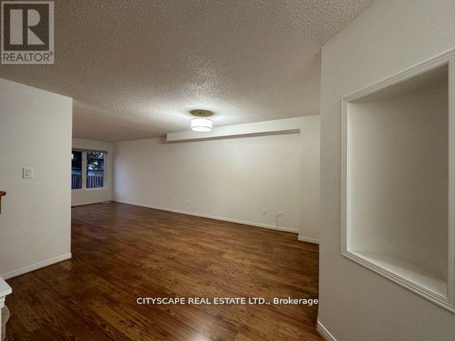 7565 Black Walnut Trail, Mississauga, Ontario  L5N 8A9 - Photo 5 - W12488390