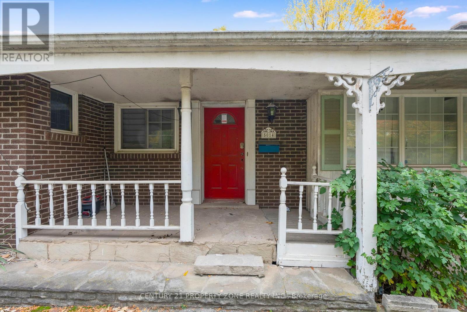 5014 Spruce Avenue, Burlington, Ontario  L7L 1M7 - Photo 3 - W12488416