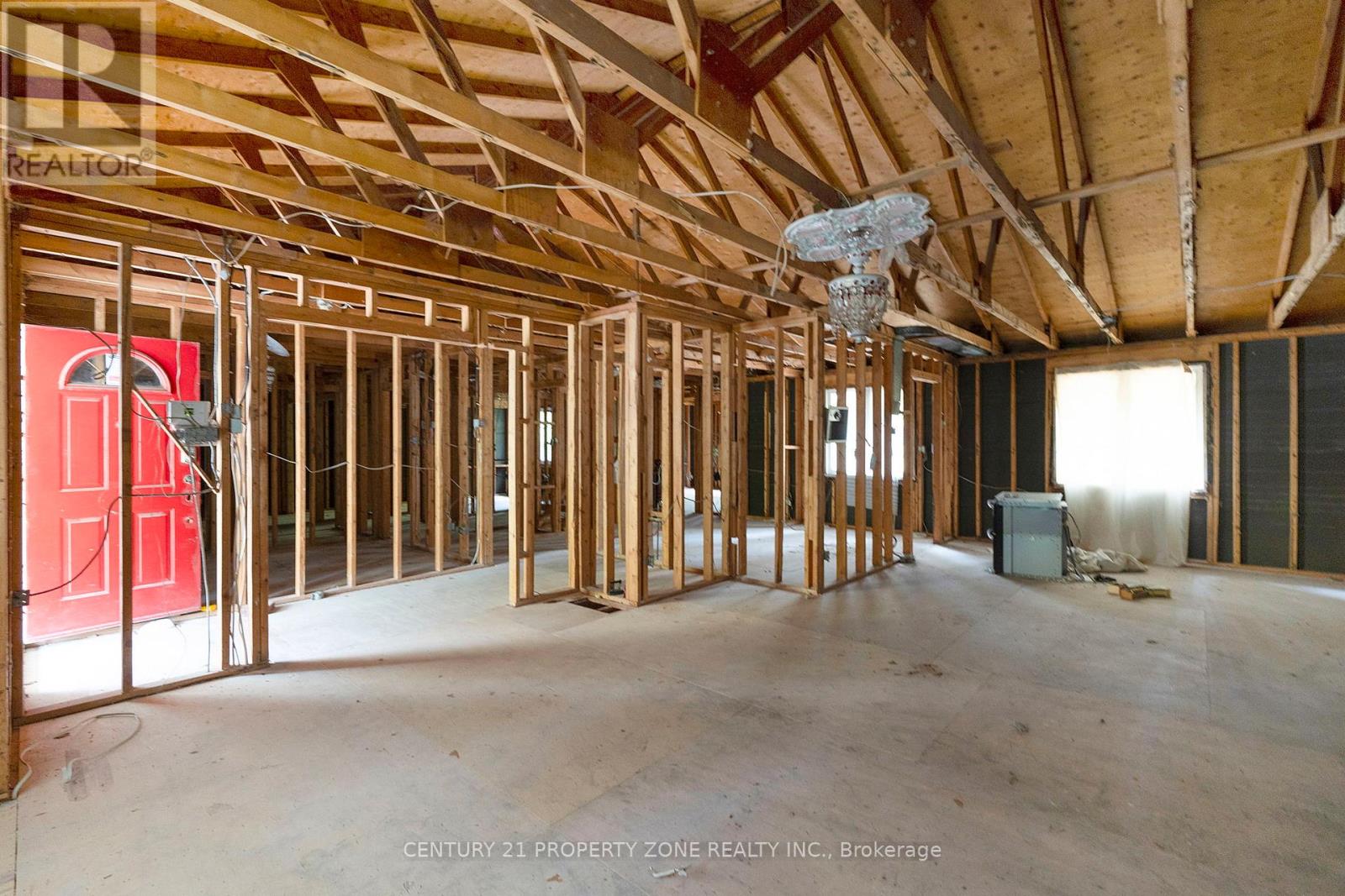 5014 Spruce Avenue, Burlington, Ontario  L7L 1M7 - Photo 4 - W12488416