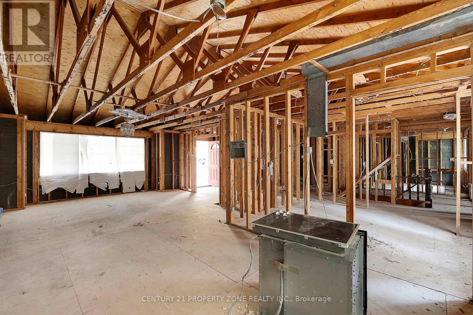 5014 Spruce Avenue, Burlington, Ontario  L7L 1M7 - Photo 5 - W12488416