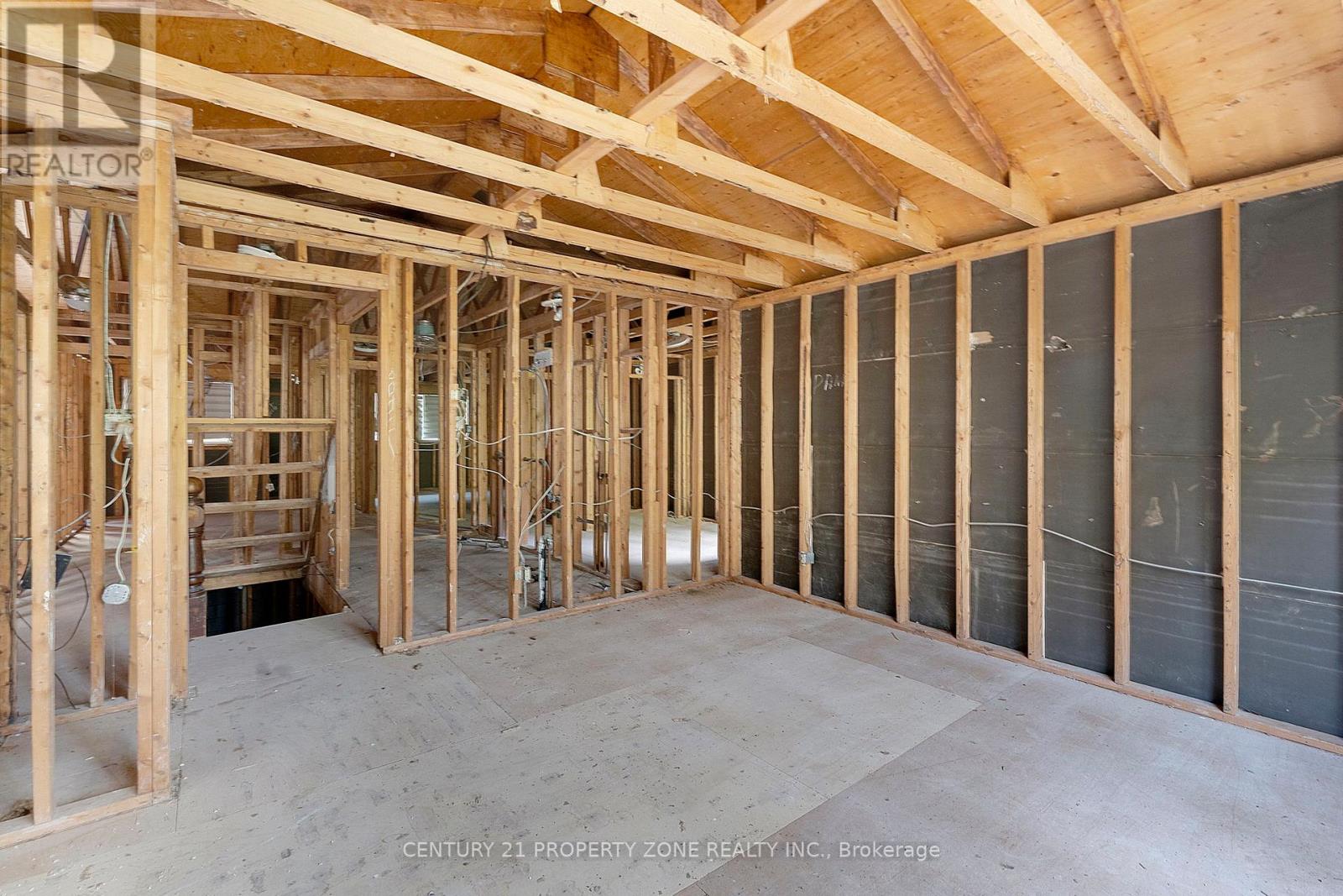 5014 Spruce Avenue, Burlington, Ontario  L7L 1M7 - Photo 7 - W12488416