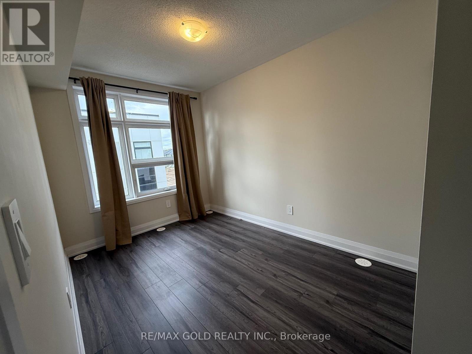 105 - 1581 Rose Way, Milton, Ontario  L9T 7E7 - Photo 3 - W12488420