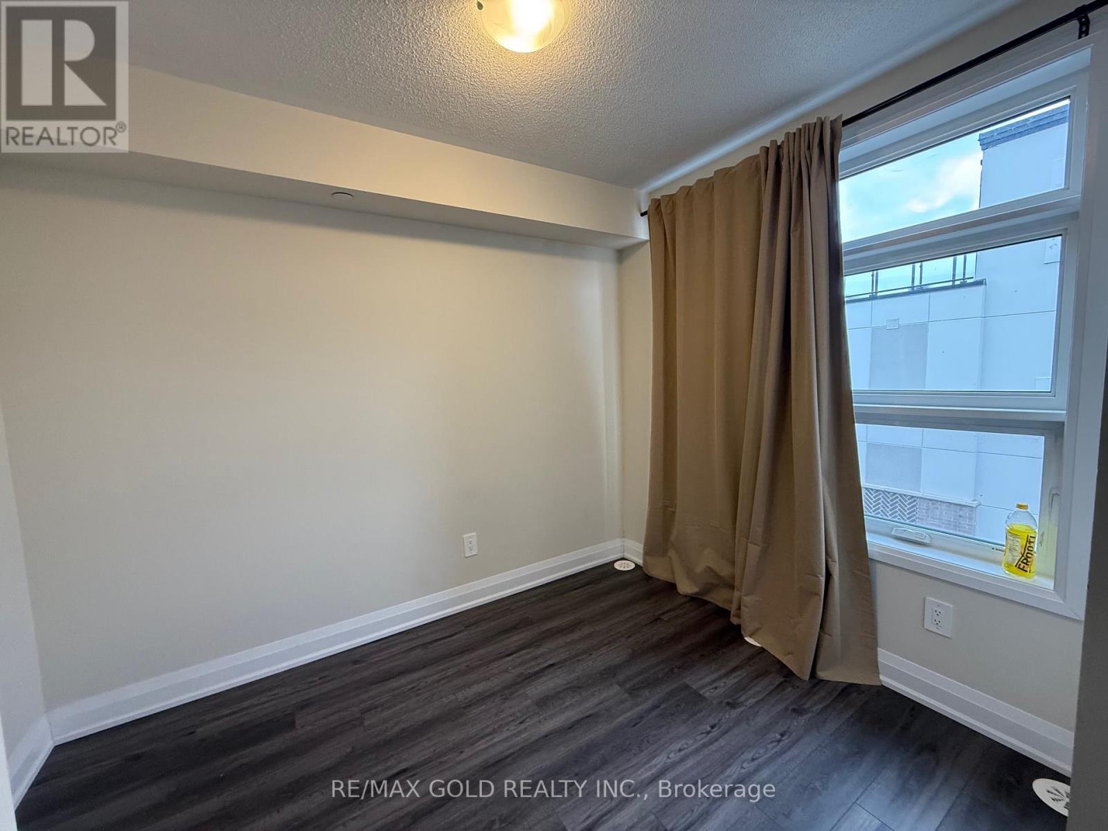 105 - 1581 Rose Way, Milton, Ontario  L9T 7E7 - Photo 4 - W12488420