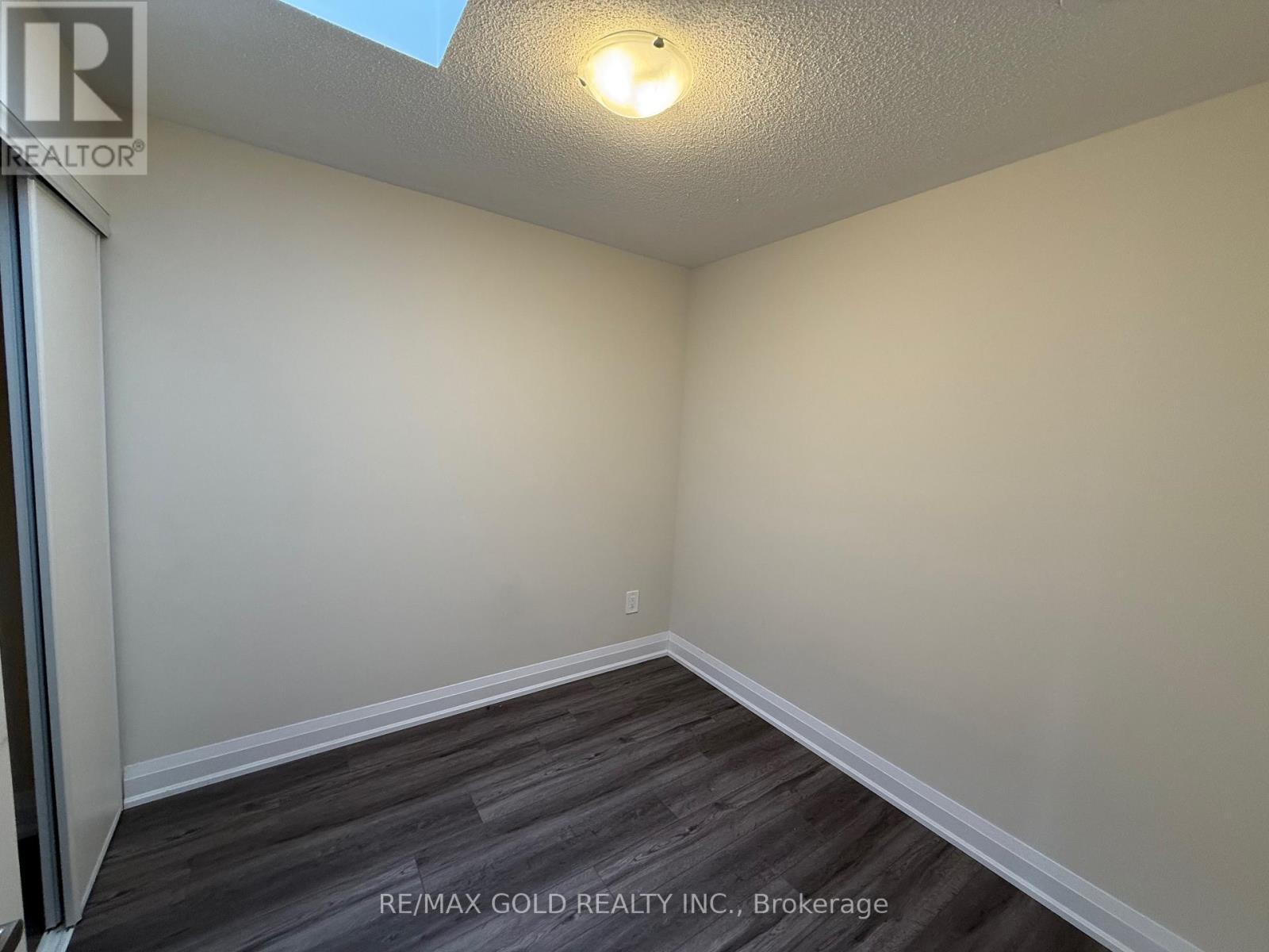 105 - 1581 Rose Way, Milton, Ontario  L9T 7E7 - Photo 8 - W12488420