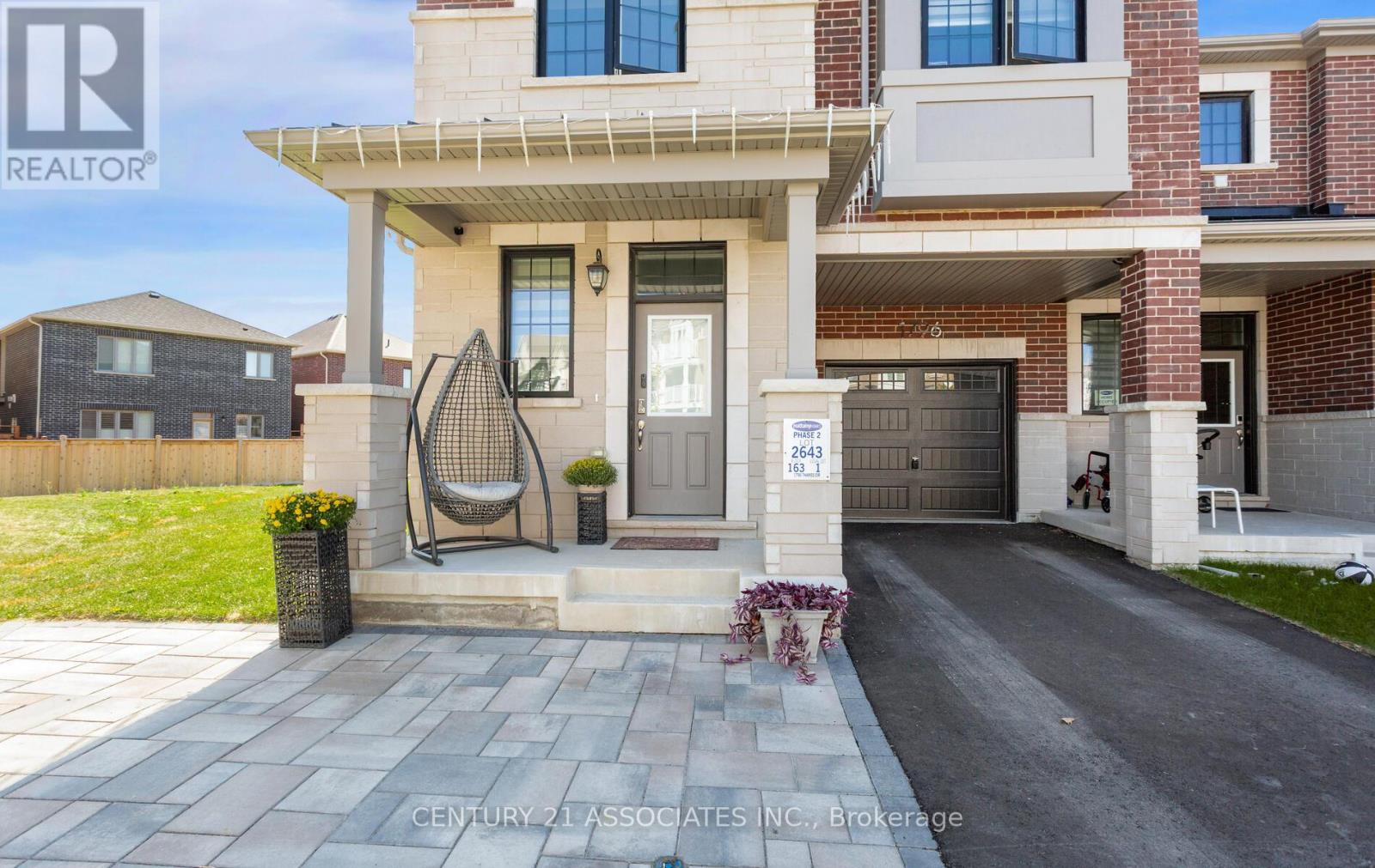 1796 Thames Circle, Milton, Ontario  L9E 1Y9 - Photo 3 - W12488464