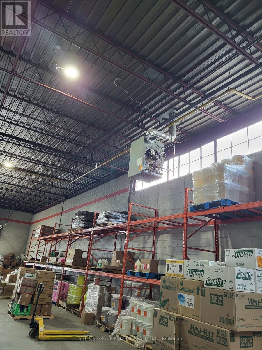 215 Dolomite Drive, Toronto, Ontario  M3J 2N1 - Photo 13 - W12488496