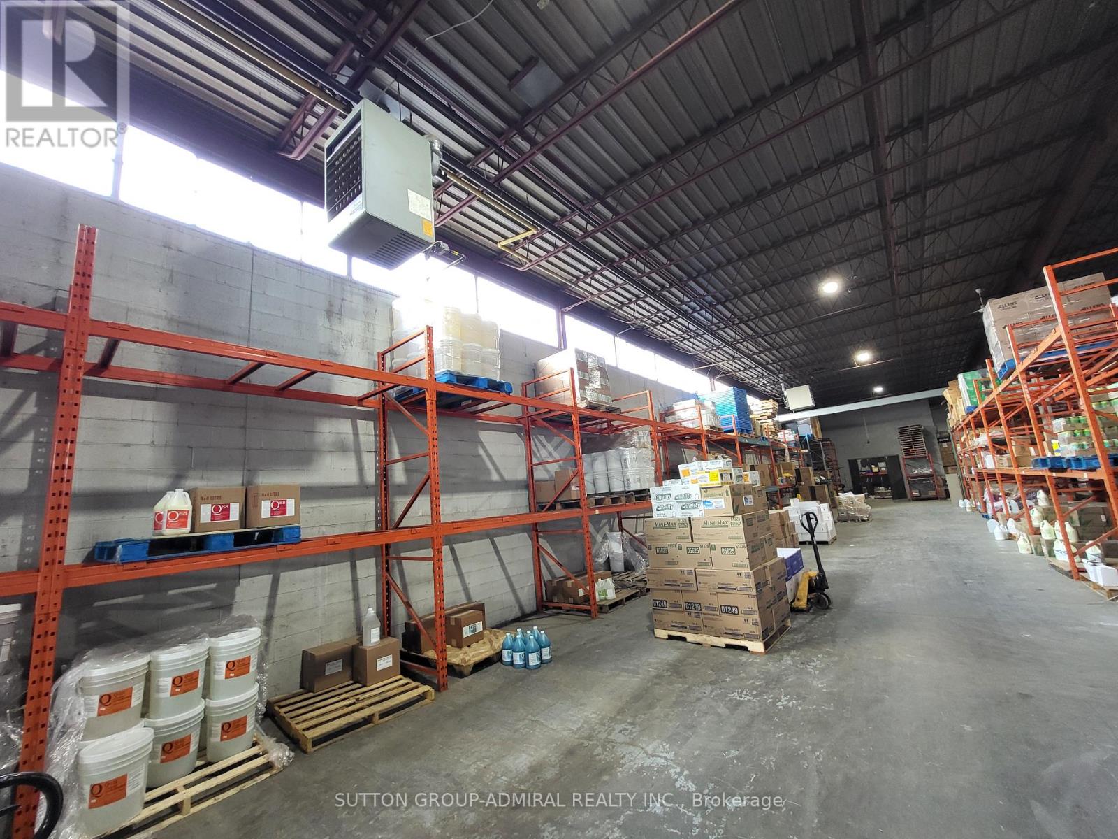 215 Dolomite Drive, Toronto, Ontario  M3J 2N1 - Photo 14 - W12488496