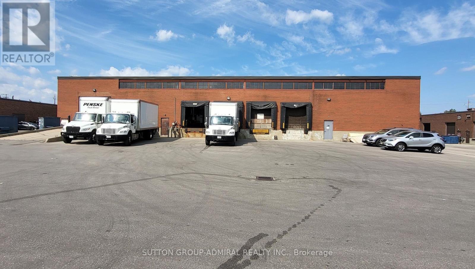 215 Dolomite Drive, Toronto, Ontario  M3J 2N1 - Photo 2 - W12488496