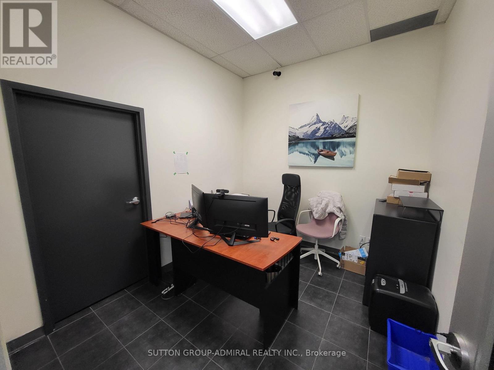 215 Dolomite Drive, Toronto, Ontario  M3J 2N1 - Photo 24 - W12488496