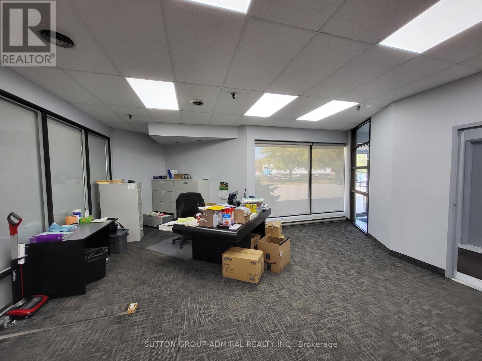 215 Dolomite Drive, Toronto, Ontario  M3J 2N1 - Photo 3 - W12488496