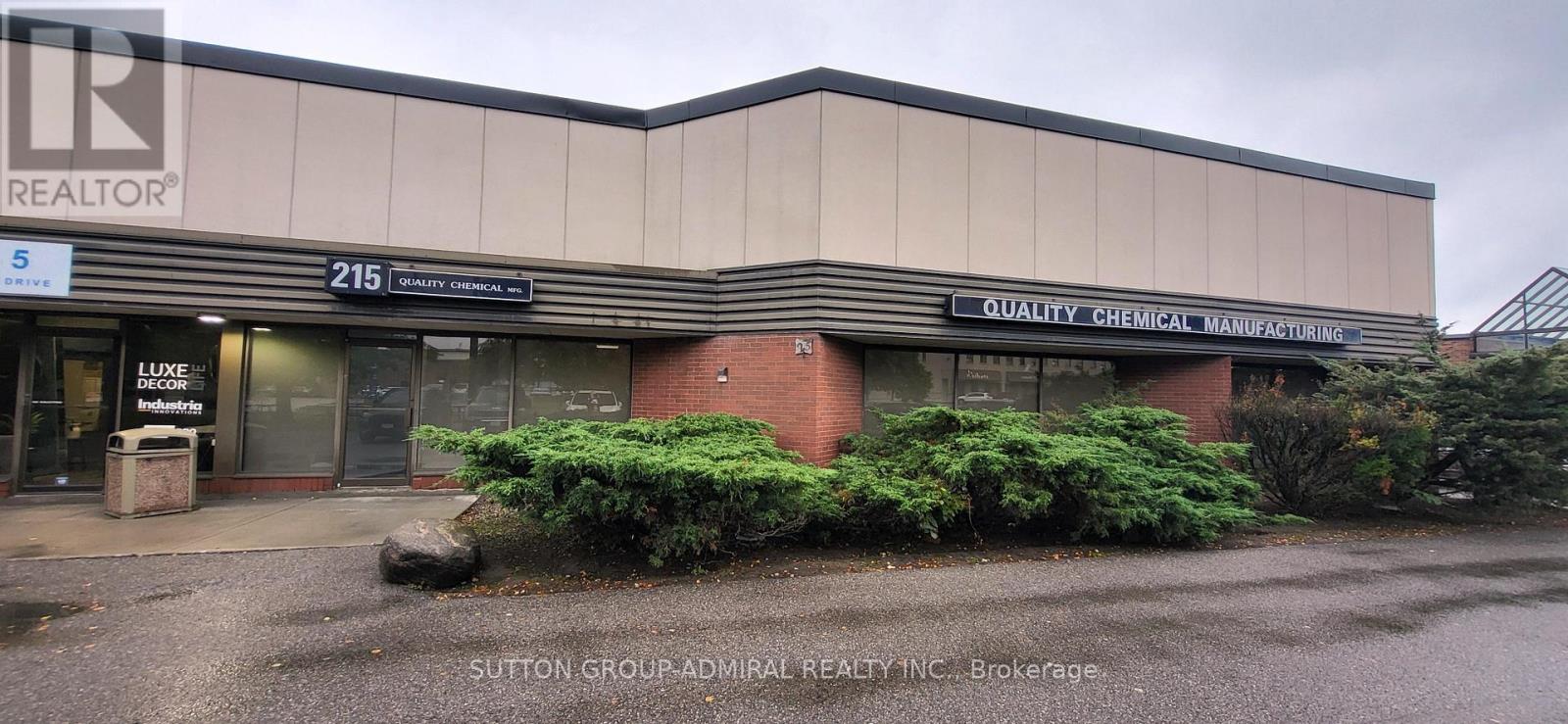 215 Dolomite Drive, Toronto, Ontario  M3J 2N1 - Photo 43 - W12488496