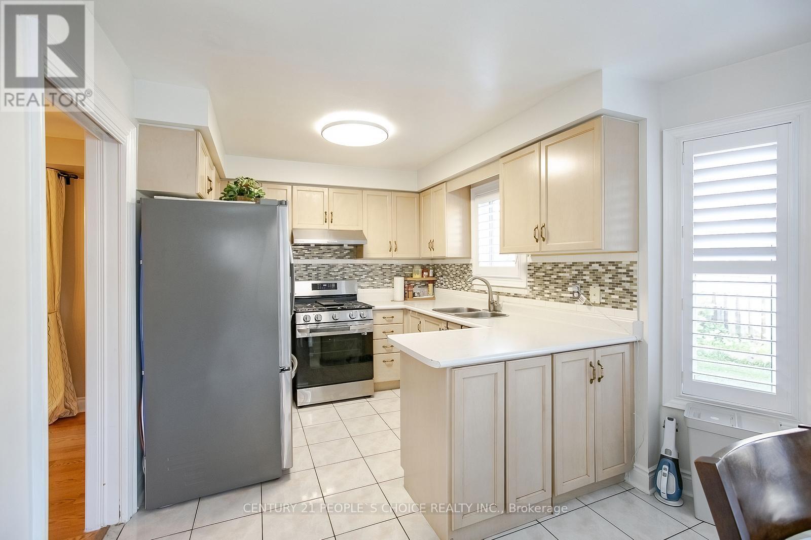 Upper - 75 Letty Avenue, Brampton, Ontario  L6Y 4T1 - Photo 13 - W12488512