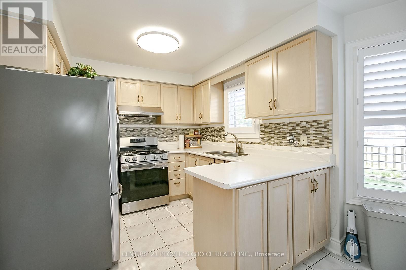 Upper - 75 Letty Avenue, Brampton, Ontario  L6Y 4T1 - Photo 14 - W12488512