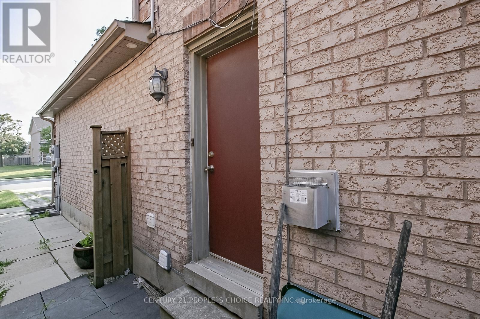 Upper - 75 Letty Avenue, Brampton, Ontario  L6Y 4T1 - Photo 4 - W12488512