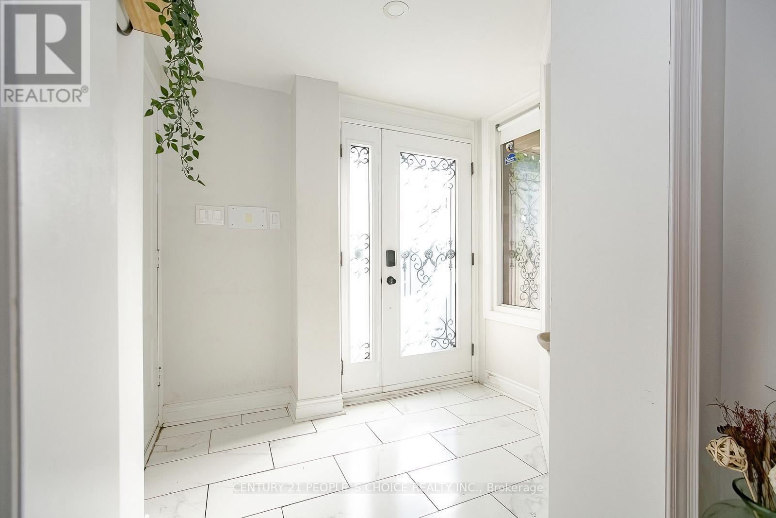 Upper - 75 Letty Avenue, Brampton, Ontario  L6Y 4T1 - Photo 5 - W12488512