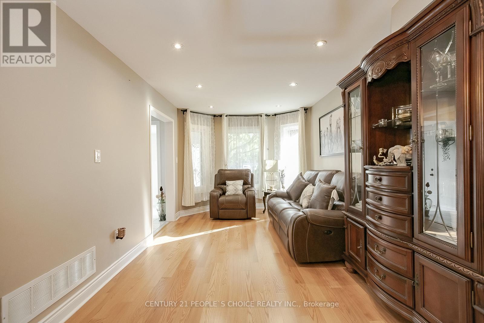 Upper - 75 Letty Avenue, Brampton, Ontario  L6Y 4T1 - Photo 8 - W12488512