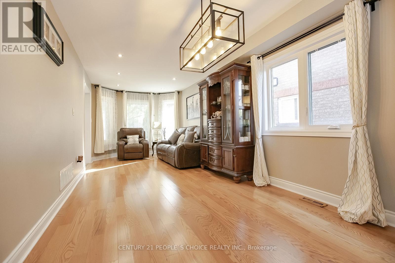 Upper - 75 Letty Avenue, Brampton, Ontario  L6Y 4T1 - Photo 9 - W12488512