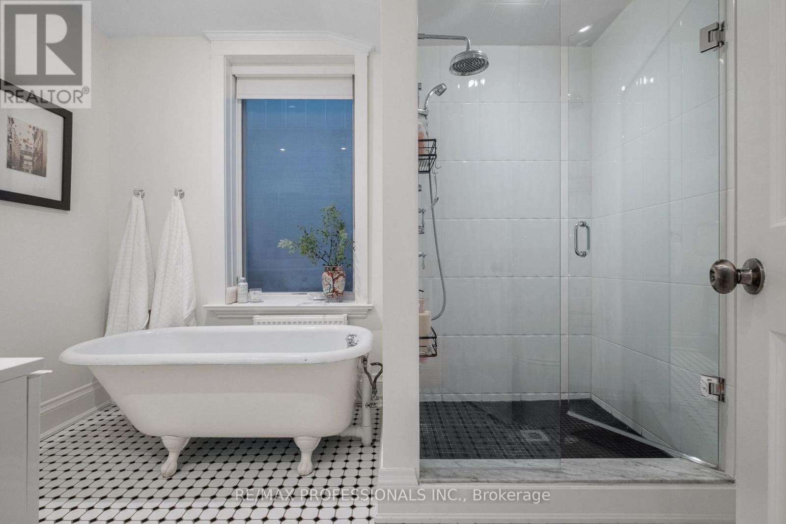 79 Fermanagh Avenue, Toronto, Ontario  M6R 1M1 - Photo 27 - W12488528