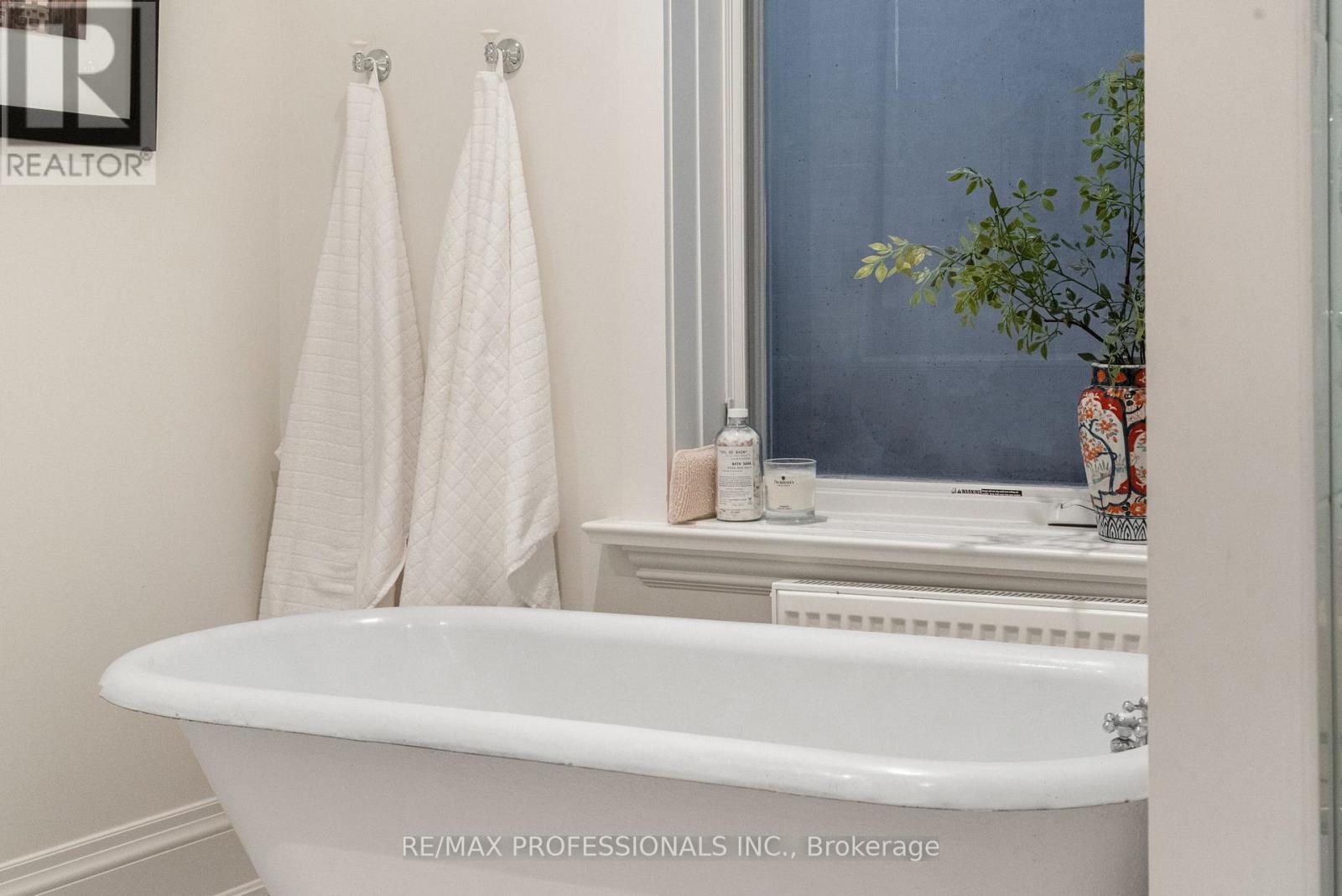 79 Fermanagh Avenue, Toronto, Ontario  M6R 1M1 - Photo 29 - W12488528