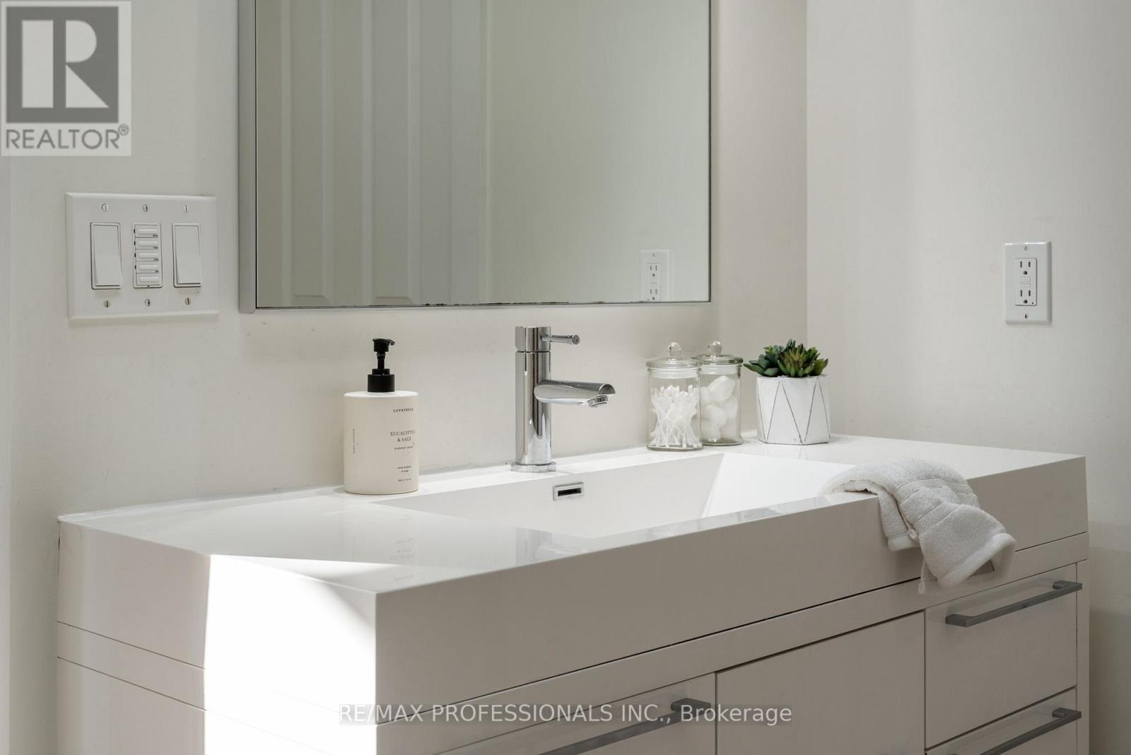 79 Fermanagh Avenue, Toronto, Ontario  M6R 1M1 - Photo 42 - W12488528