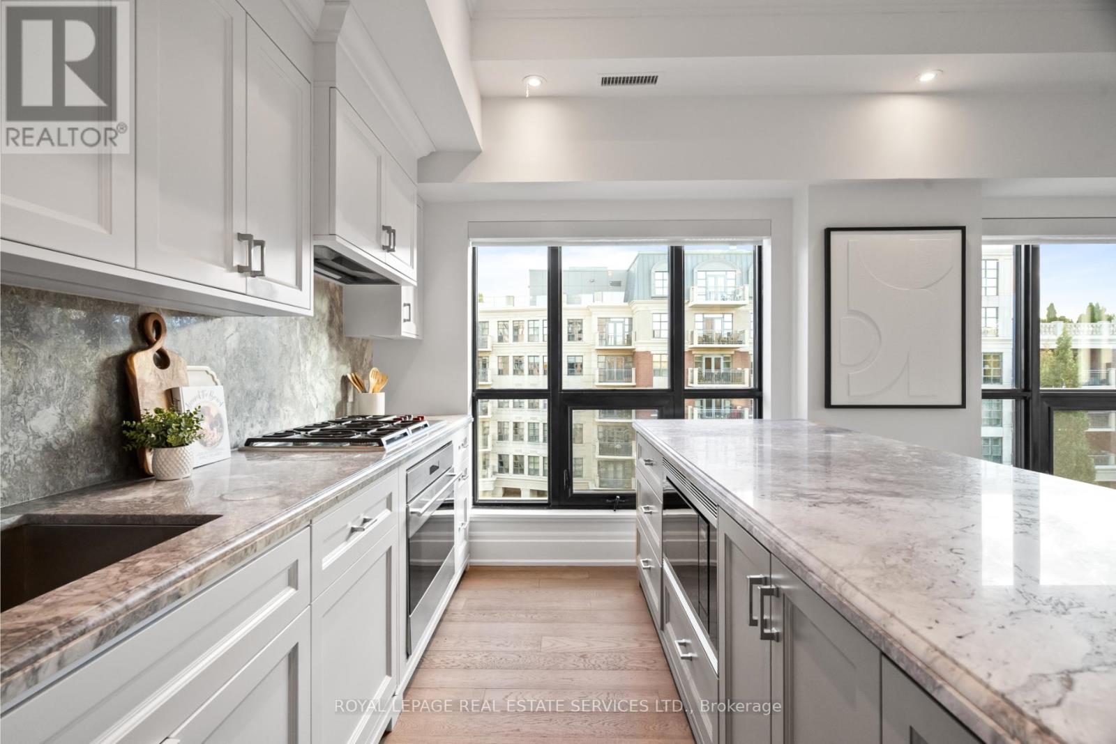 504 - 4 The Kingsway, Toronto, Ontario  M8X 2T1 - Photo 11 - W12488540