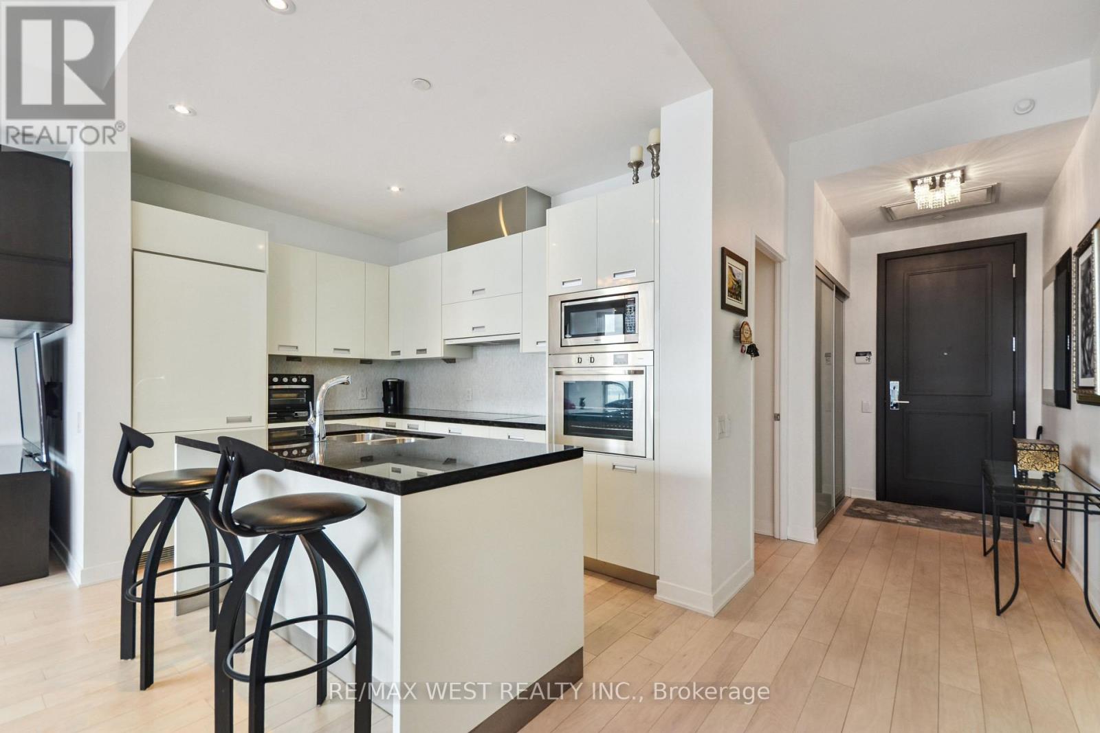 2906 - 88 Park Lawn Road, Toronto, Ontario  M8Y 0B5 - Photo 2 - W12488544