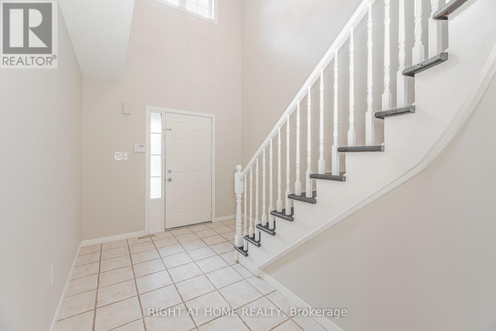 2 - 1283 Blanshard Drive, Burlington, Ontario  L7M 4T8 - Photo 4 - W12488582