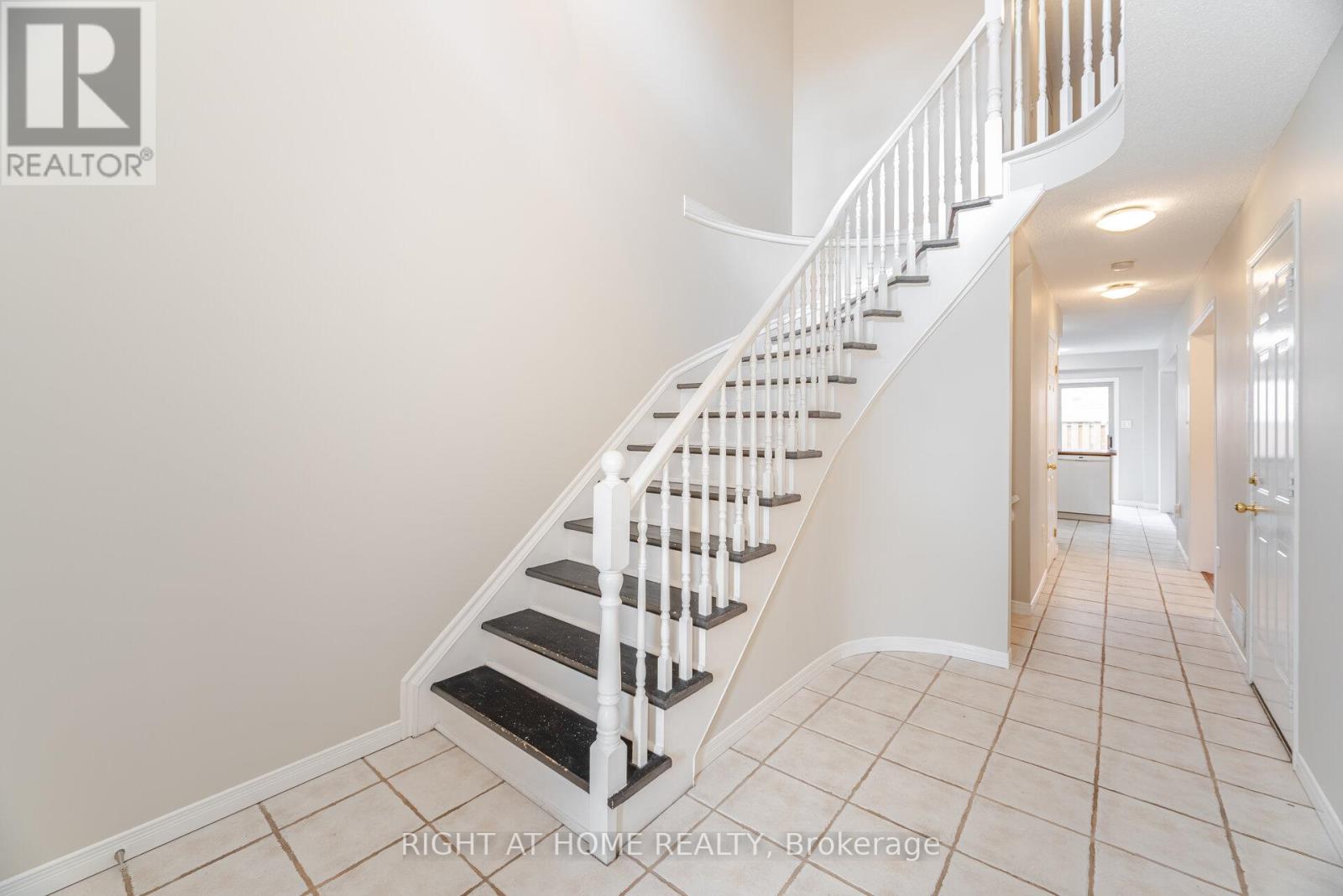 2 - 1283 Blanshard Drive, Burlington, Ontario  L7M 4T8 - Photo 5 - W12488582