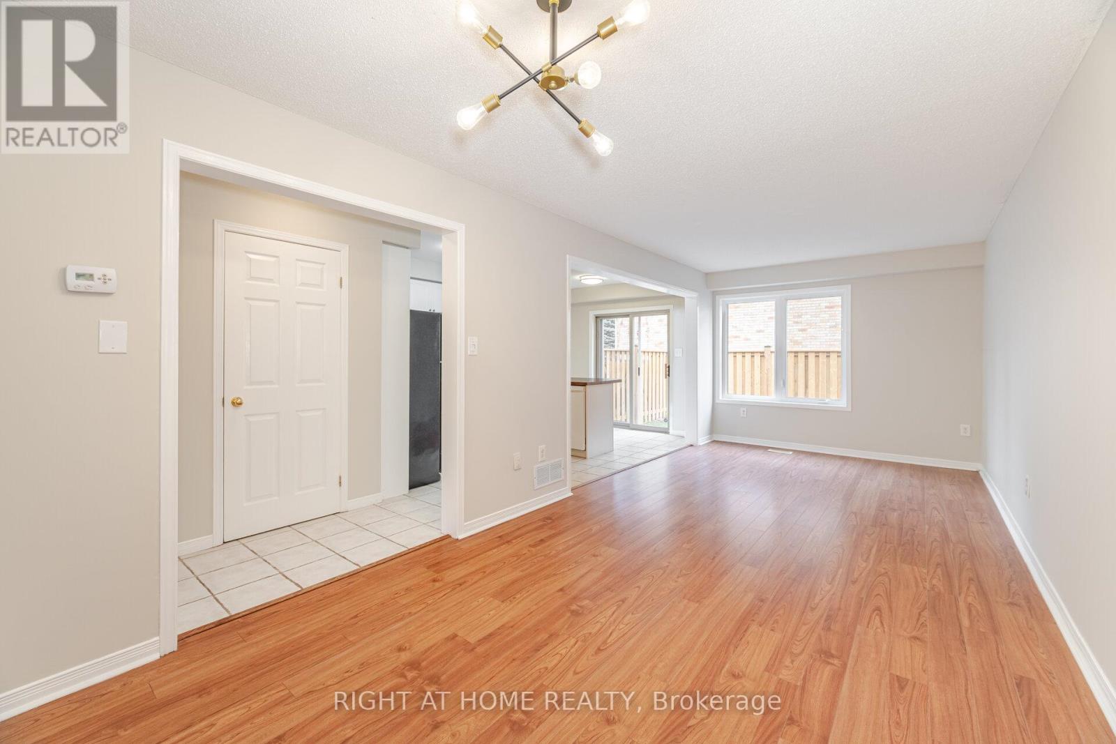 2 - 1283 Blanshard Drive, Burlington, Ontario  L7M 4T8 - Photo 8 - W12488582