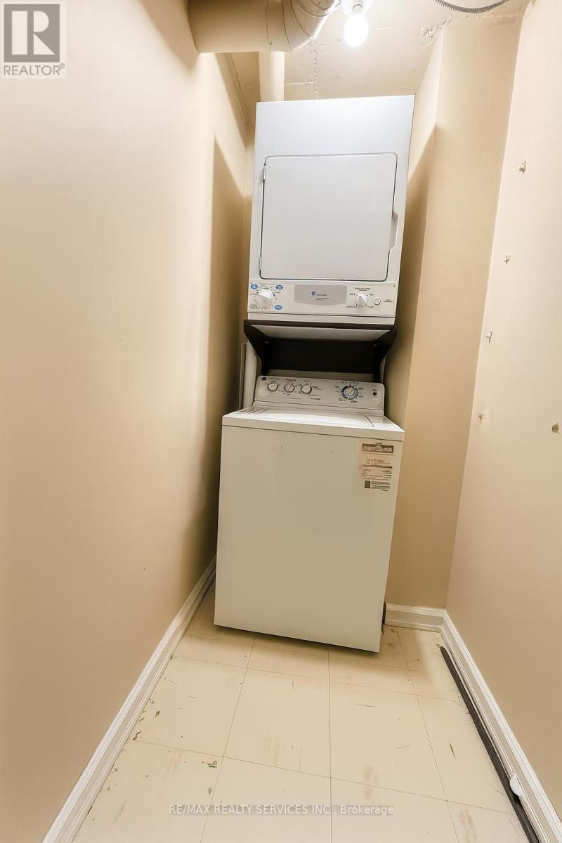 1107 - 350 Webb Drive, Mississauga, Ontario  L5B 3W4 - Photo 5 - W12488620