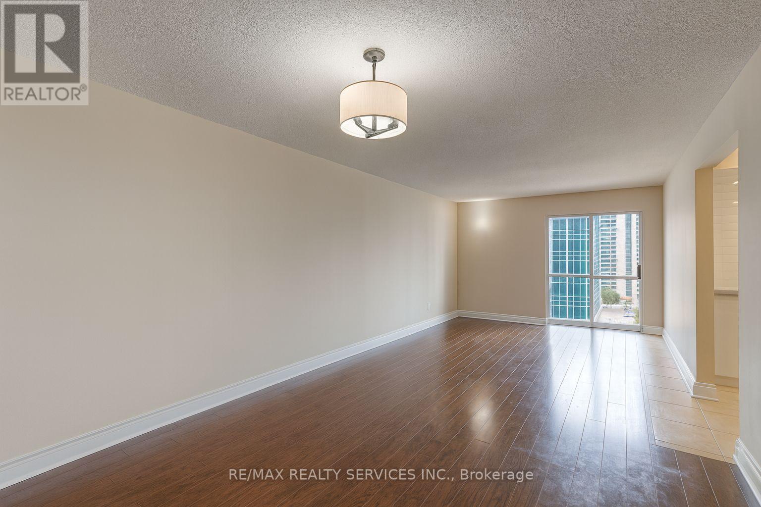 1107 - 350 Webb Drive, Mississauga, Ontario  L5B 3W4 - Photo 9 - W12488620