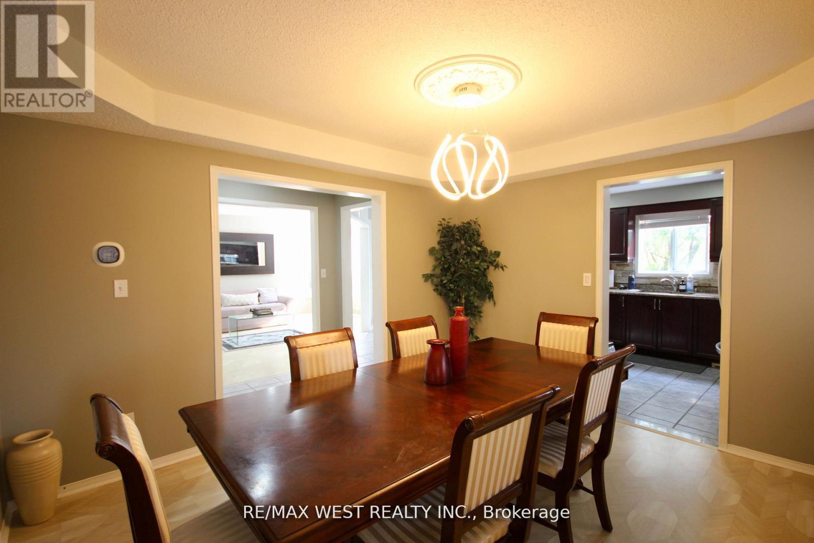 7374 Black Walnut Trail, Mississauga, Ontario  L5N 7L8 - Photo 11 - W12488624
