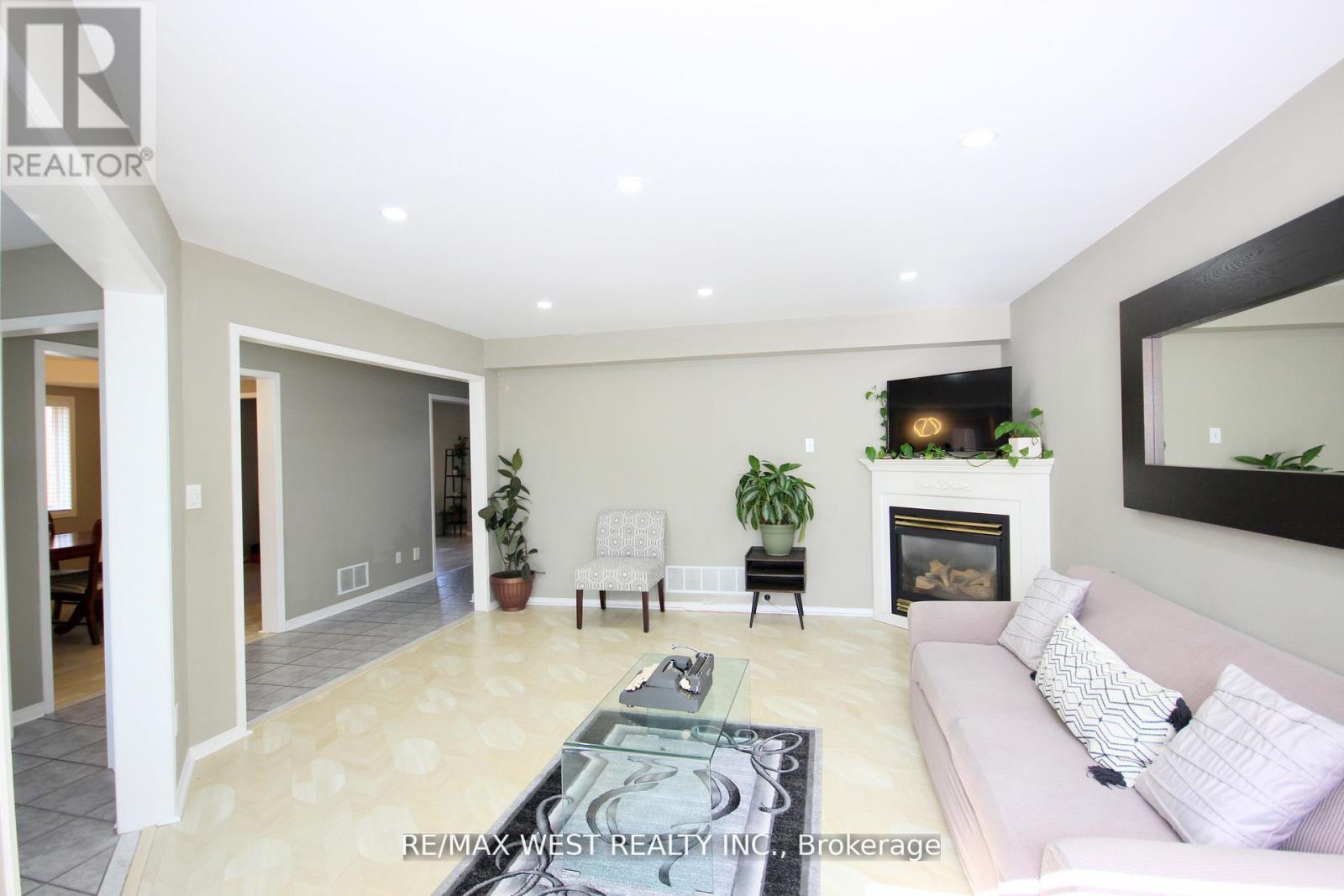 7374 Black Walnut Trail, Mississauga, Ontario  L5N 7L8 - Photo 14 - W12488624