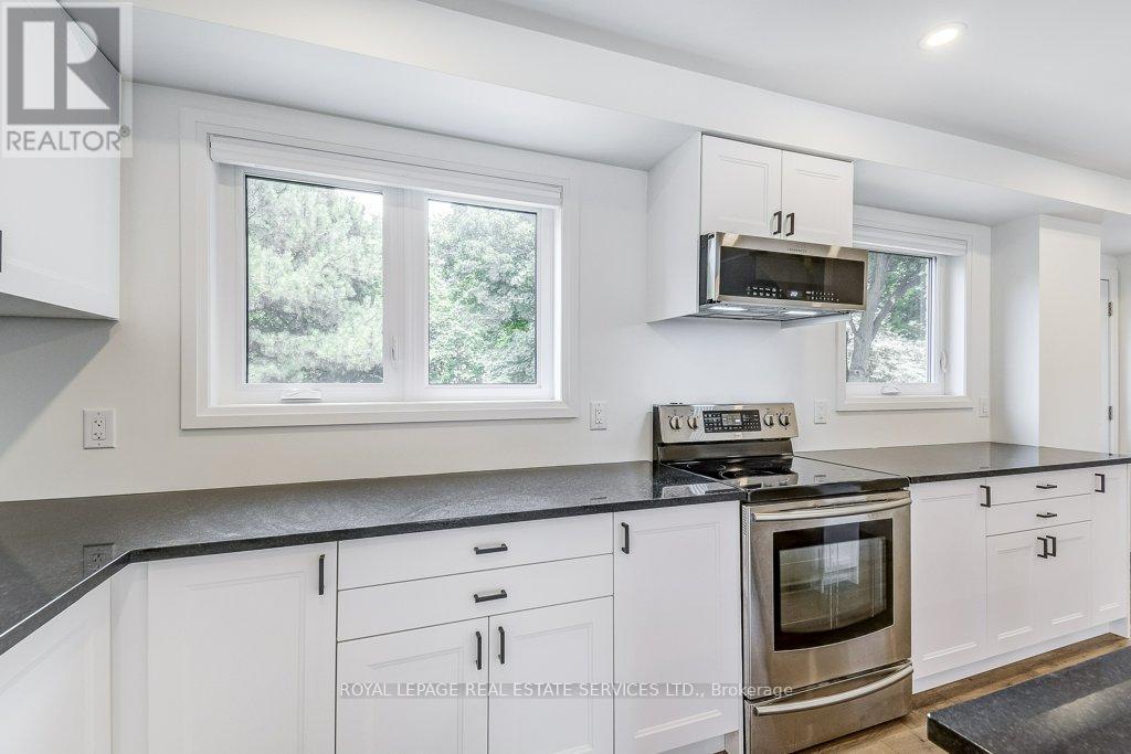 1217 Oxford Avenue, Oakville, Ontario  L6H 1S4 - Photo 10 - W12488644