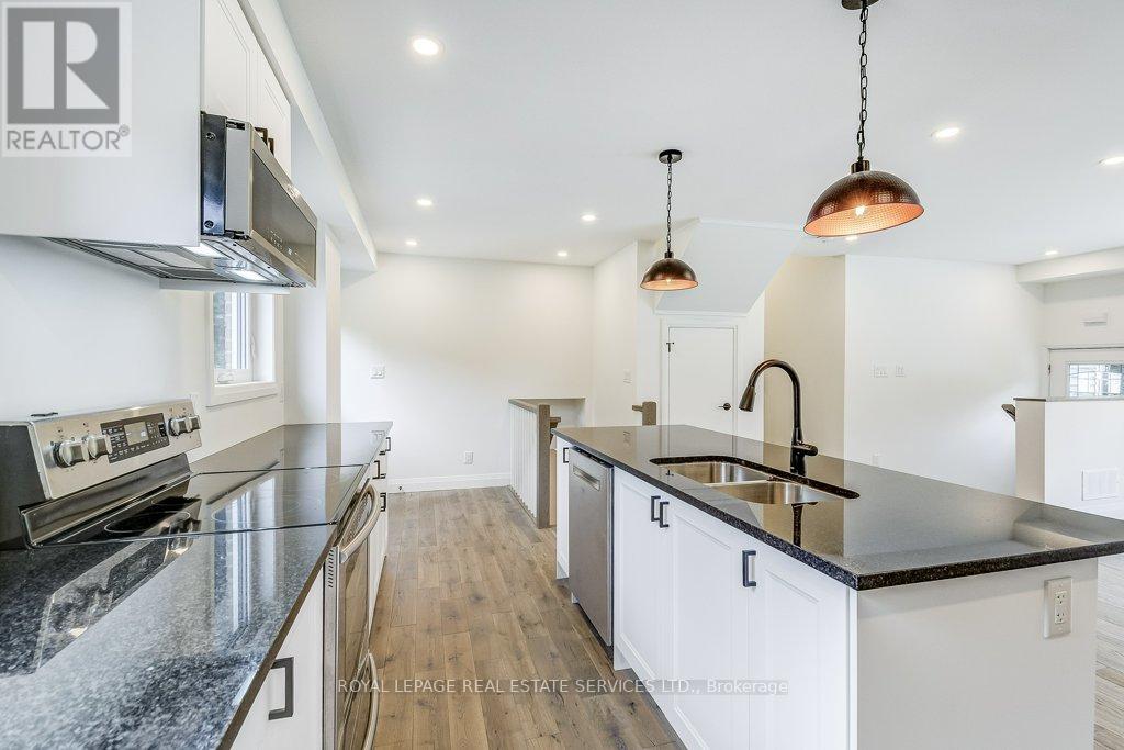 1217 Oxford Avenue, Oakville, Ontario  L6H 1S4 - Photo 11 - W12488644