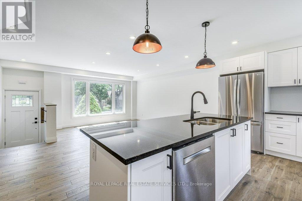 1217 Oxford Avenue, Oakville, Ontario  L6H 1S4 - Photo 12 - W12488644