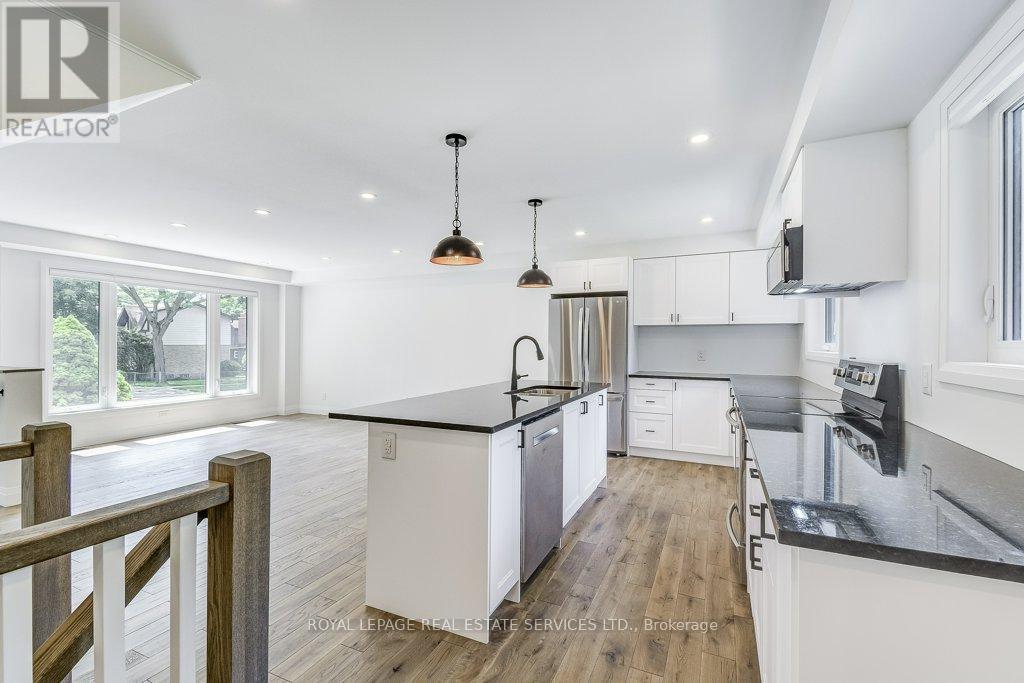 1217 Oxford Avenue, Oakville, Ontario  L6H 1S4 - Photo 13 - W12488644