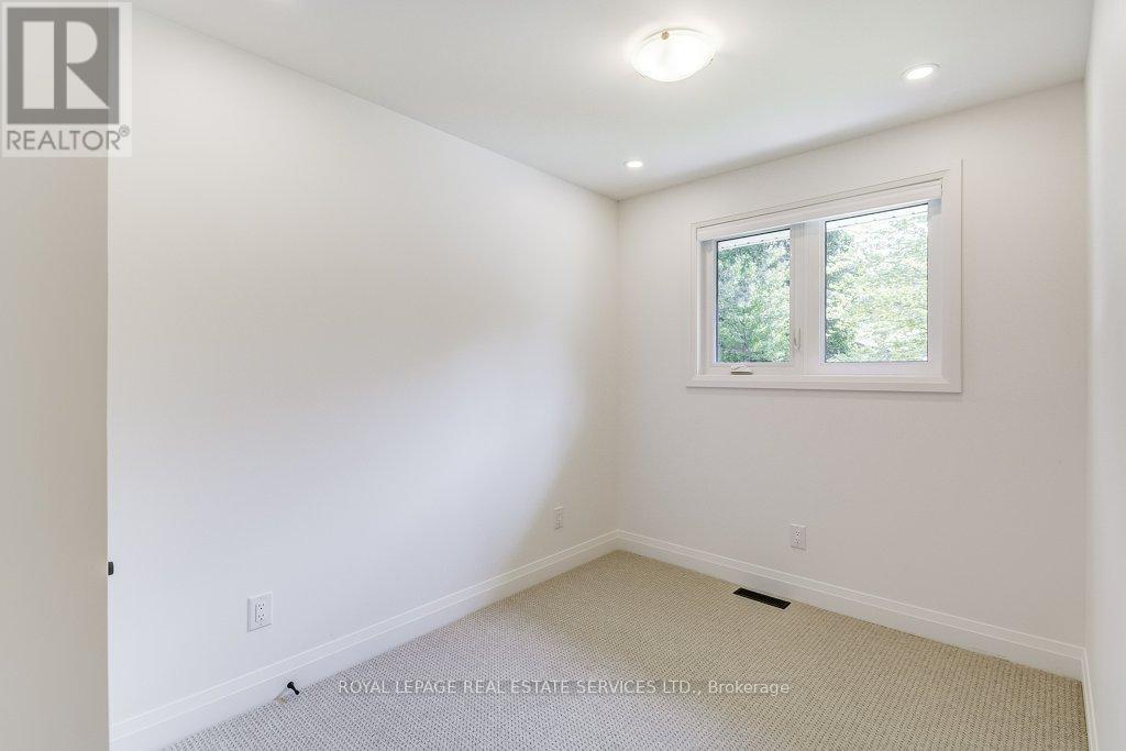 1217 Oxford Avenue, Oakville, Ontario  L6H 1S4 - Photo 17 - W12488644