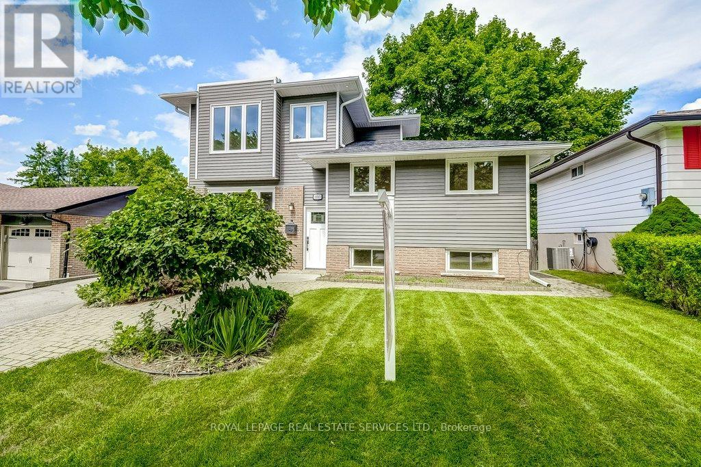 1217 Oxford Avenue, Oakville, Ontario  L6H 1S4 - Photo 2 - W12488644