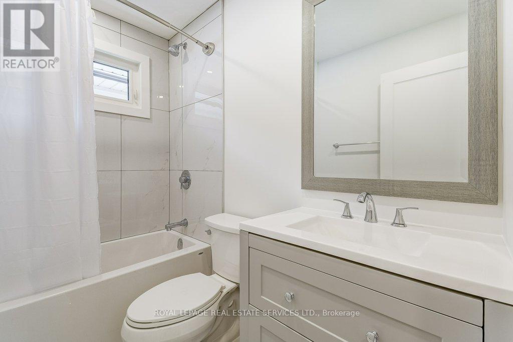 1217 Oxford Avenue, Oakville, Ontario  L6H 1S4 - Photo 21 - W12488644